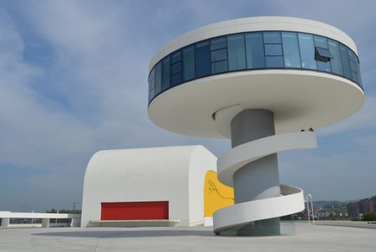 AVILÉS. De la siderurgia a la modernidad
