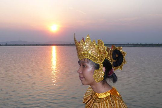 MYANMAR. Donde se para el tiempo