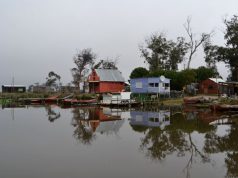 URUGUAY. Grandes esencias, frasco pequeño