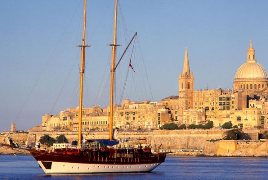 MALTA. Mediterráneo con toque british