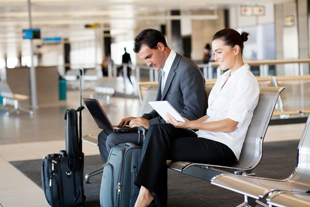 millennials viajes de negocio booking