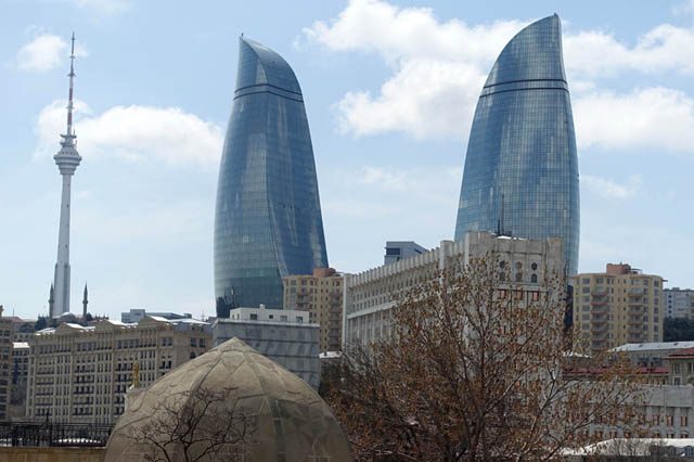 Baku. Ciudad Vieja y Flame Towers