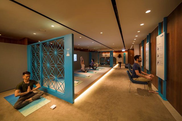 Cathay Pacific yoga antes de volar