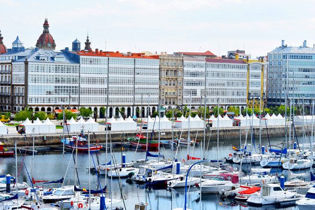 Coruña galerías de la Marina desde Palexco