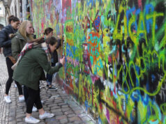 PRAGA. El arte de la seducción Muro Lennon