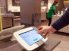 A&O Hostels actualiza su tecnología con un oso experto en reservas y un robot aspirador A&O_checkin