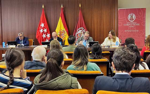 Charla-coloquio en Consejo Social UCM Charla-coloquio en Consejo Social UCM