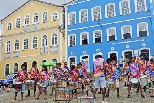 SALVADOR DE BAHÍA. A todo ritmo Batucada Largo do Pelourinho