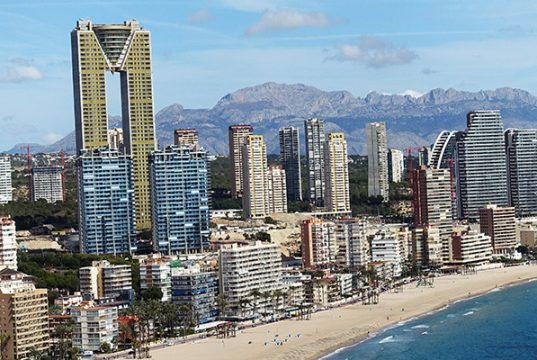 BENIDORM. Con altura Playa de Poniente