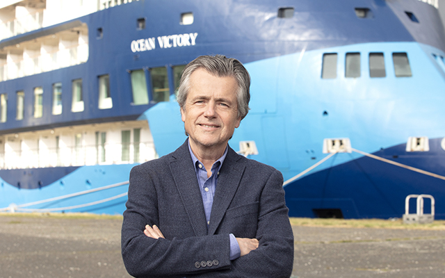 Elisardo Sánchez, Alma Cruceros