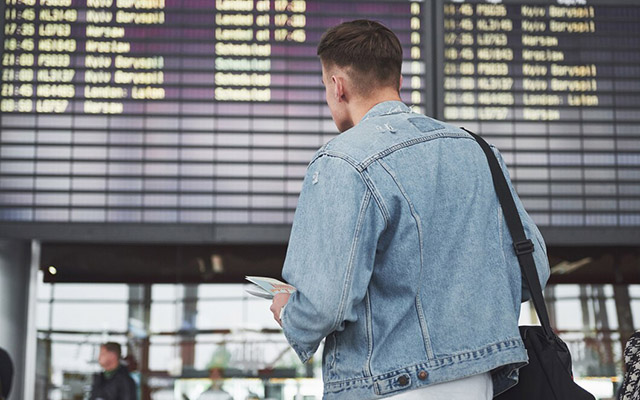 aeropuerto-paneles-viajero