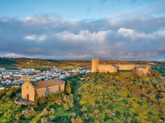 SIERRA MORENA DE SEVILLA. Pensando en verde y blanco Castillo de Alanís