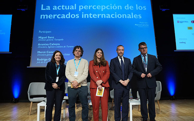foto mesa redonda Tourism & Economy Barcelona Summit 2025