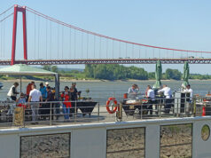 RIVERSIDE LUXURY CRUISES. Melodías del Rin Riverside Debussy_Emmerich am Rhein