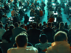 AEVEA constata el dinamismo del sector de los eventos en 2024 y buenas perspectivas multitud-gente-convencion