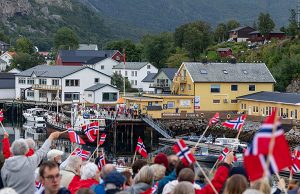 Hurtigruten genera 200 millones de euros al año en las comunidades costeras de Noruega Hurtigruten