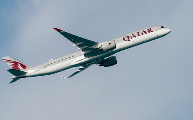 Qatar-Airways_avion-volando