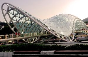 TIFLIS. Donde Europa cambia de piel Tiflis_Puente de la Paz