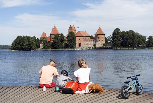 PAÍSES BÁLTICOS. Entre capitales, dunas y bosques Lituania_castillo Trakai